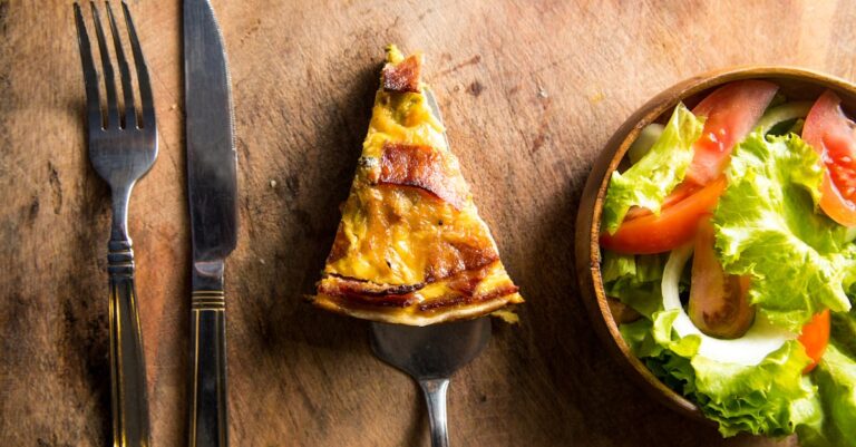 découvrez notre recette de quiche au thon légère : simple, rapide et savoureuse, pauvre en matières grasses. parfaite pour un dîner équilibré. essayez-la !