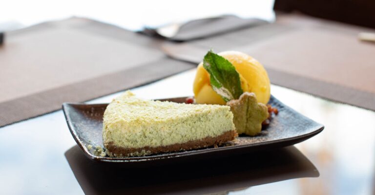 découvrez notre délicieuse recette de cheesecake à la mangue, un dessert onctueux et fruité, facile à réaliser. idéal pour surprendre vos invités et apporter une touche exotique à vos repas.