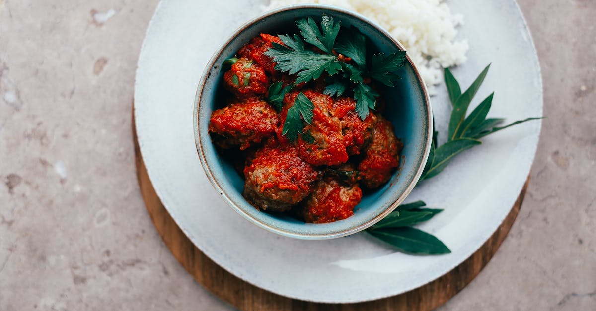 découvrez notre recette savoureuse de meatballs, des boulettes de viande moelleuses et parfumées, idéales pour un repas convivial en famille ou entre amis. conseils, ingrédients et astuces pour réussir à coup sûr vos meatballs maison.