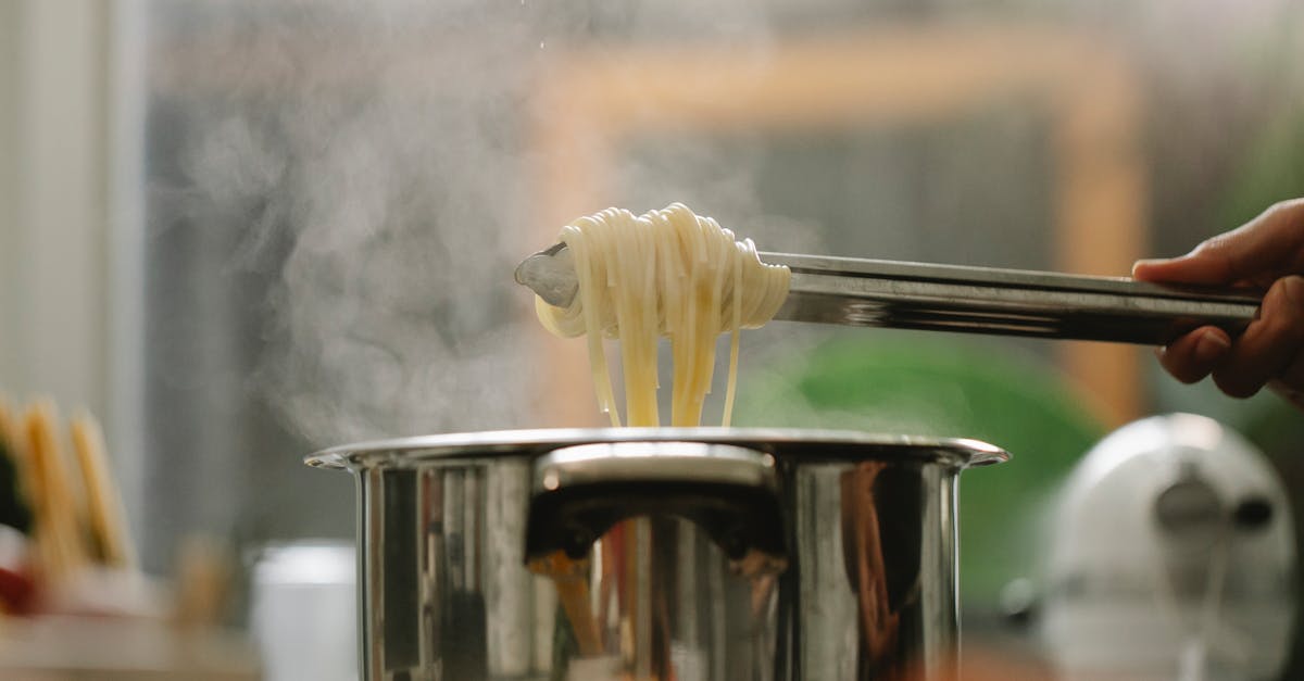 découvrez la recette facile et rapide de la one-pot pasta : un plat savoureux préparé en une seule casserole, idéal pour les repas en famille ou entre amis. savourez des pâtes délicieuses, accompagnées d'ingrédients frais et d'une sauce onctueuse, le tout sans le désordre des cuisines traditionnelles.