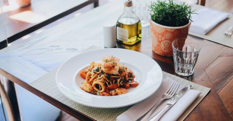 découvrez la simplicité et le goût irrésistible de la one-pot pasta, un plat savoureux préparé en une seule casserole. idéal pour les soirées chargées, cette recette facile et rapide combine pâtes, légumes et protéines, offrant un repas réconfortant sans le désordre. parfait pour toute la famille !