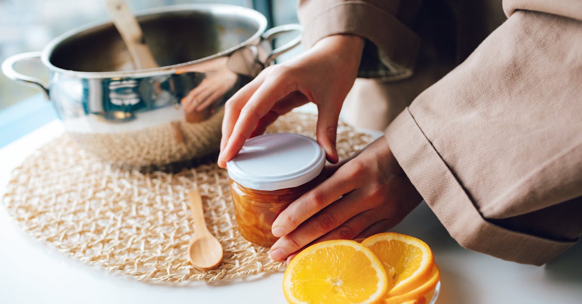 découvrez notre délicieuse confiture d'orange, un équilibre parfait entre douceur et acidité. parfaite pour tartiner vos petits-déjeuners, elle apportera une touche ensoleillée à vos plats et desserts. savourez le goût authentique des oranges fraîches, sans additifs ni conservateurs.