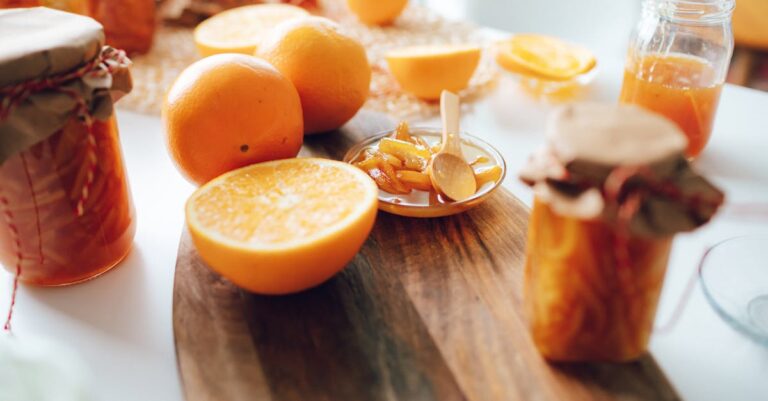 découvrez notre délicieuse confiture d'orange, un véritable régal pour vos papilles ! élaborée à partir d'oranges fraîches et juteuses, cette confiture apporte une touche fruitée et ensoleillée à vos petits-déjeuners et desserts. parfaite sur des toasts, dans des yaourts ou pour rehausser vos recettes, elle saura séduire petits et grands. savourez la douceur et l'arôme naturel de notre orange jam faite maison.