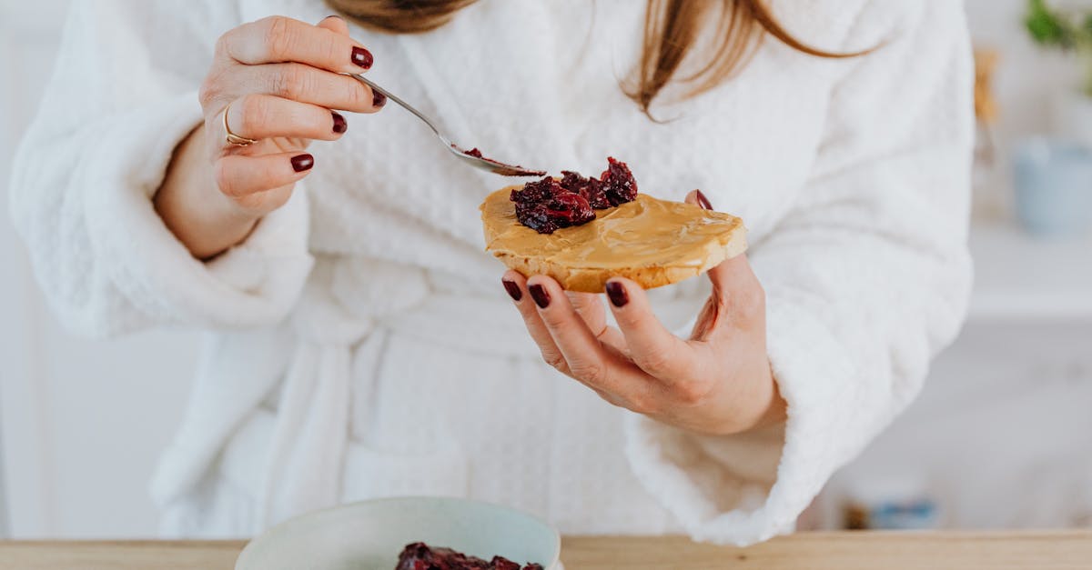 découvrez tout sur le beurre de cacahuète : ses bienfaits, ses utilisations en cuisine, et des conseils pour choisir le meilleur peanut butter selon vos besoins. idéal pour les amateurs de saveurs gourmandes !