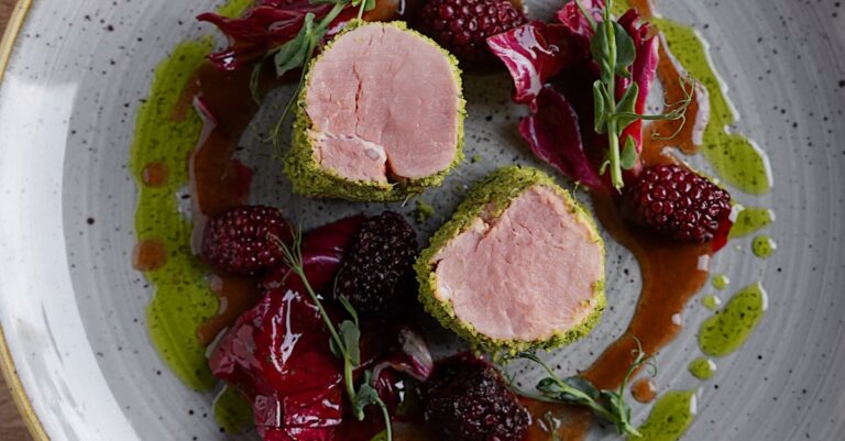 découvrez la recette délicieuse du filet mignon de porc, tendre et juteux, parfait pour un dîner en famille ou entre amis. apprenez à le cuisiner avec des astuces savoureuses et des ingrédients simples pour sublimer ce plat.