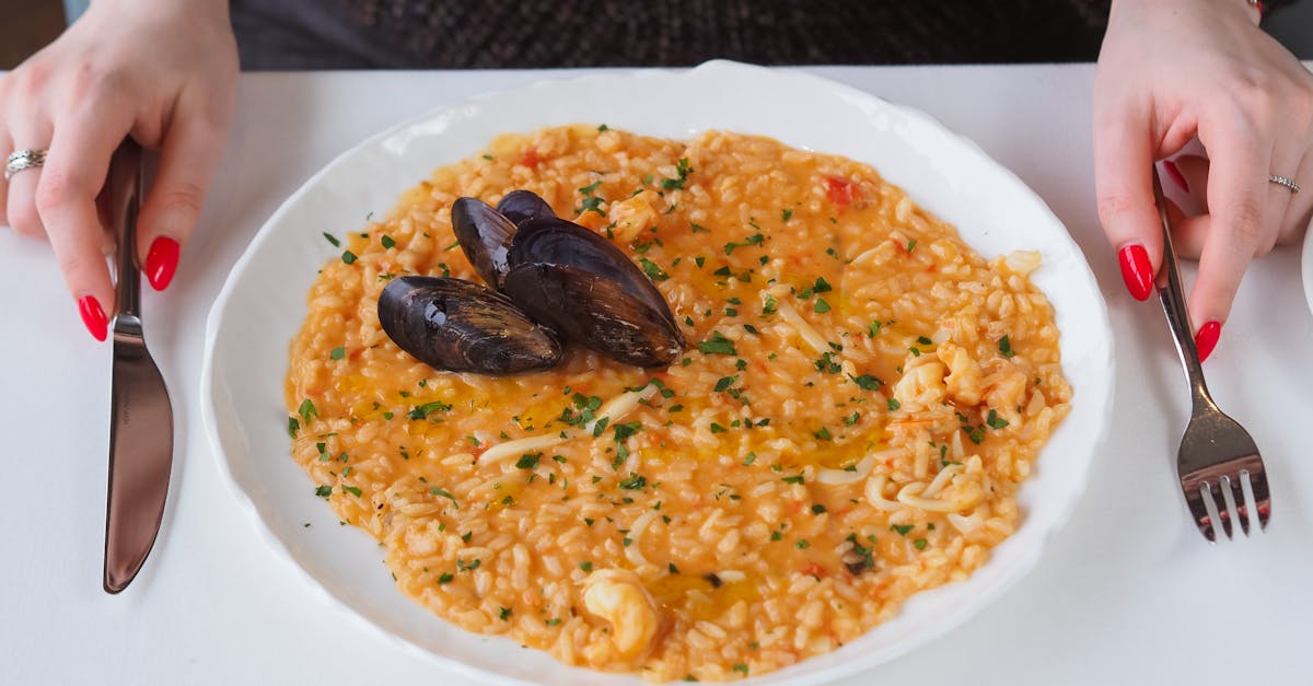découvrez notre délicieuse recette de risotto, un plat crémeux et savoureux, parfait pour impressionner vos invités ou pour un dîner réconfortant en famille. apprenez les secrets pour obtenir une texture parfaite et des arômes irrésistibles.