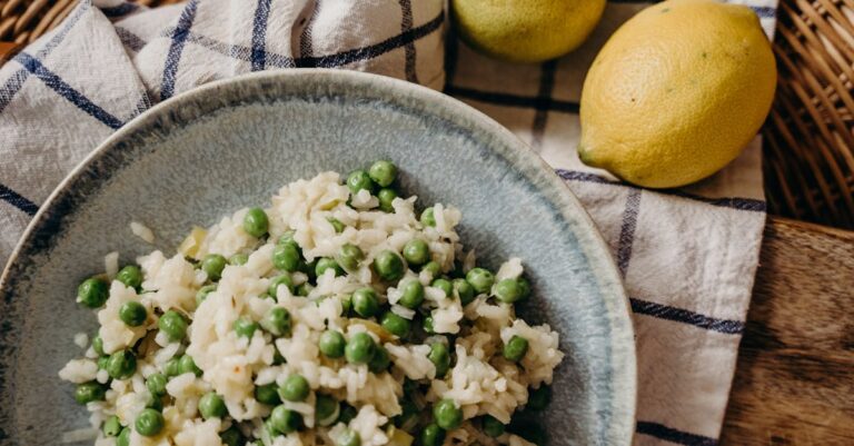 découvrez notre recette de risotto authentique, crémeux et savoureux, parfaite pour régaler vos invités. apprenez les astuces pour maîtriser ce plat italien emblématique et variez les ingrédients selon vos envies !