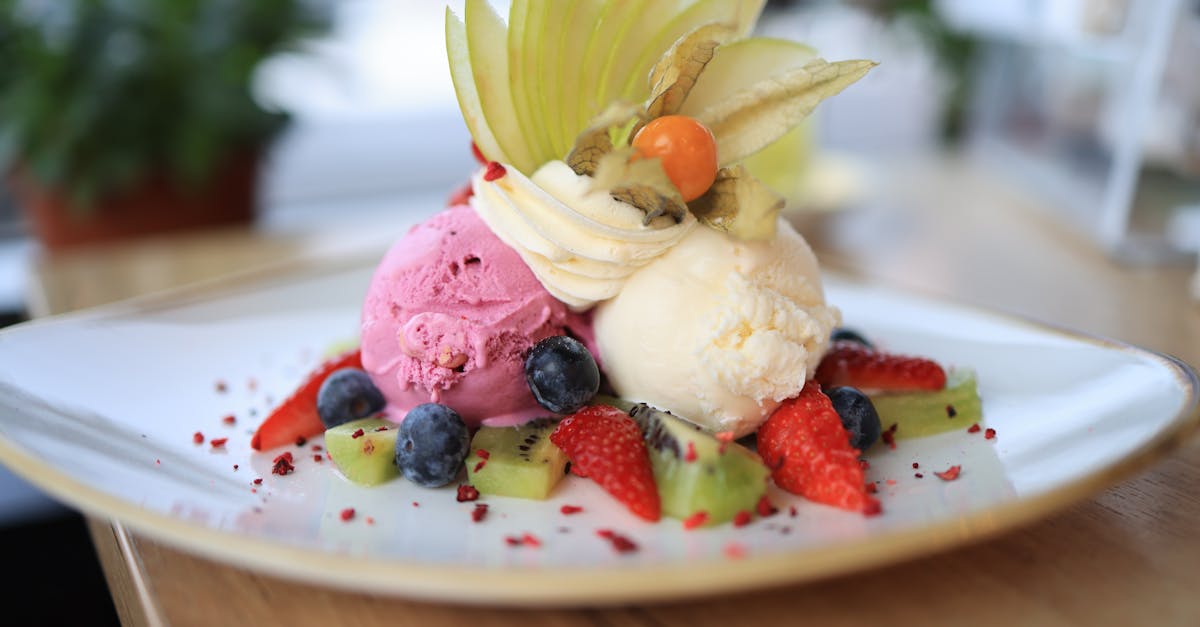 découvrez notre délicieux sorbet à la fraise, une douceur estivale faite avec des fraises juteuses et mûries au soleil. parfait pour se rafraîchir lors des chaudes journées d'été, ce dessert léger et fruité ravira vos papilles avec sa texture onctueuse et son goût naturel intense.