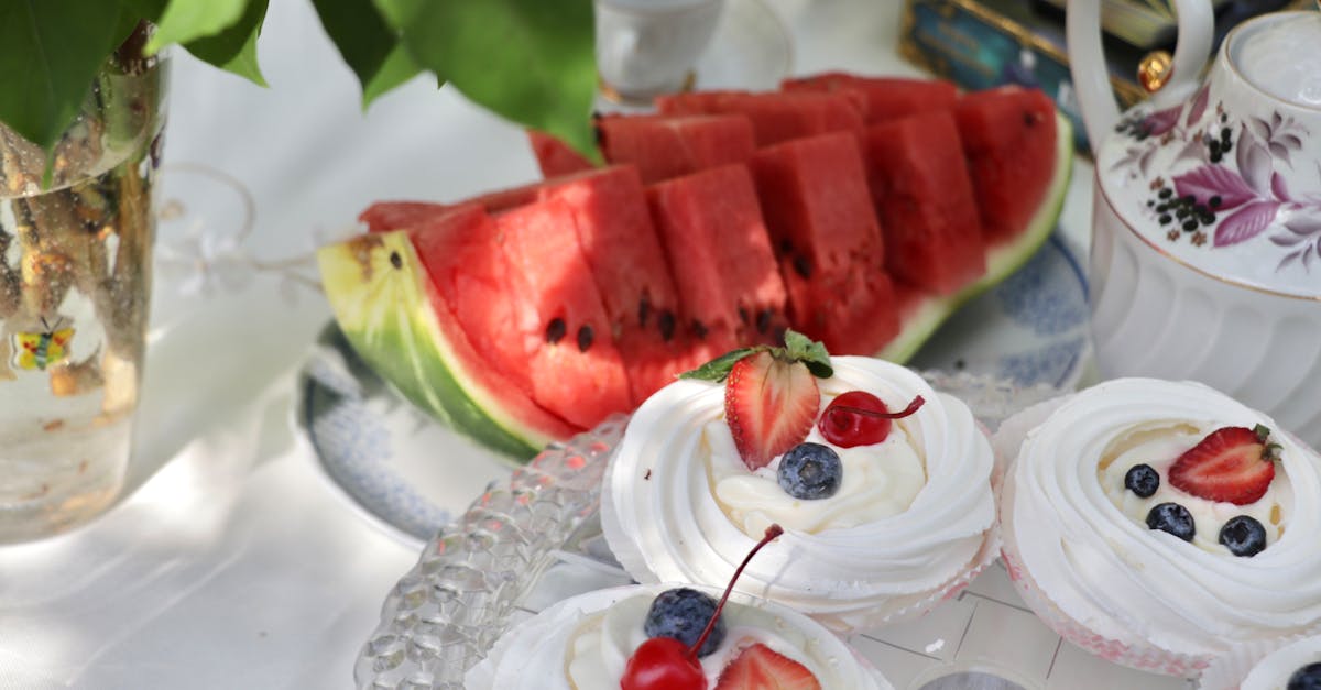 découvrez notre sorbet à la fraise, une délicieuse glace artisanale préparée à partir de fraises fraîches et juteuses. parfait pour une pause gourmande, ce dessert fruité vous offre une expérience rafraîchissante et savoureuse, idéale pour les chaudes journées d'été.