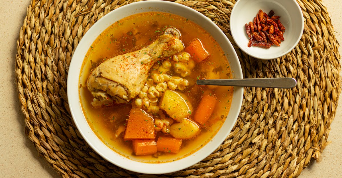 découvrez une délicieuse recette de poulet aux patates douces, alliant saveurs sucrées et salées pour un plat réconfortant et nourrissant. parfait pour un dîner en famille ou entre amis, ce mélange savoureux ravira les papilles de tous !