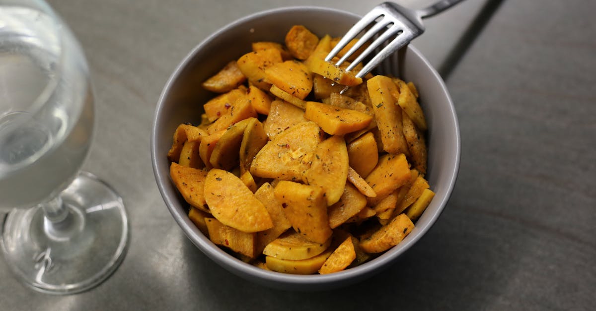 découvrez une recette savoureuse de poulet aux patates douces, alliant tendreté et douceur avec des épices délicates. un plat réconfortant et nutritif, idéal pour un dîner en famille ou entre amis.