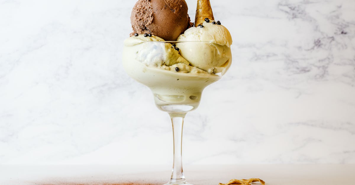 découvrez la douceur de la crème à la vanille, un délice onctueux parfait pour accompagner vos desserts, crêpes et pâtisseries. appréciez sa richesse et son arôme envoûtant, idéal pour les gourmands à la recherche d'une touche sucrée et raffinée.