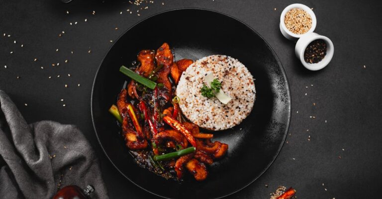 découvrez notre recette rapide de sauté de veau : des morceaux tendres de veau cuits à feu vif avec des légumes croquants et une sauce savoureuse. idéal pour un dîner sain et gourmand !