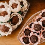 découvrez nos irrésistibles truffes au chocolat blanc, alliant douceur et finesse. un délice sucré qui fond en bouche, parfait pour toutes les occasions. offrez-vous un moment de gourmandise inoubliable!