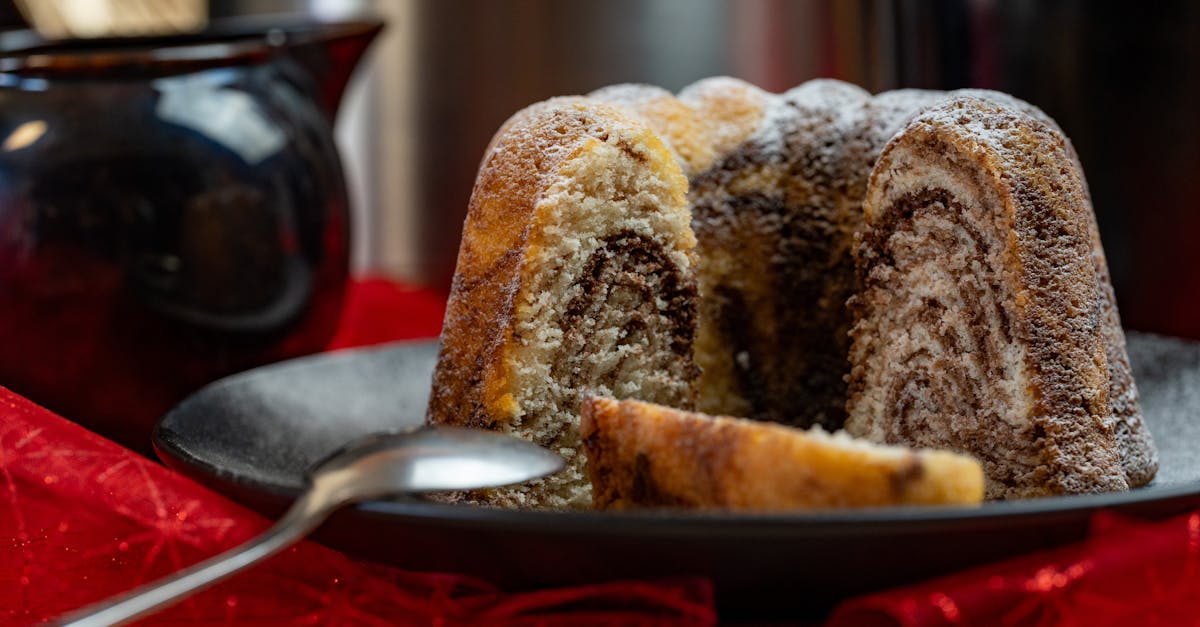 découvrez notre recette irrésistible de gâteau au yaourt, un classique moelleux et facile à préparer. parfait pour le goûter ou le dessert, ce cake ravira petits et grands avec sa texture légère et son goût subtil de yaourt.