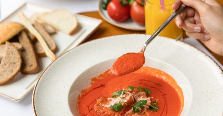 découvrez notre délicieuse recette de soupe de courgettes, simple à préparer, légère et onctueuse. un plat sain, parfait pour un repas rapide et savoureux. idéal pour toutes les saisons !