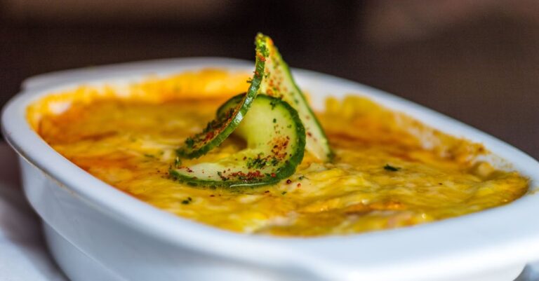 découvrez une délicieuse recette de courgettes au four, idéale pour un accompagnement sain et savoureux. facile à préparer, cette version légère met en valeur la douceur naturelle de la courgette. à essayer pour vos repas d'été !
