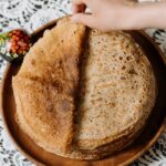 découvrez tout sur les blinis : ces petites crêpes d'origine russe, légères et moelleuses, parfaites pour l'apéritif ou accompagnées de garnitures sucrées et salées. recettes, conseils et idées pour réussir vos blinis à la maison.