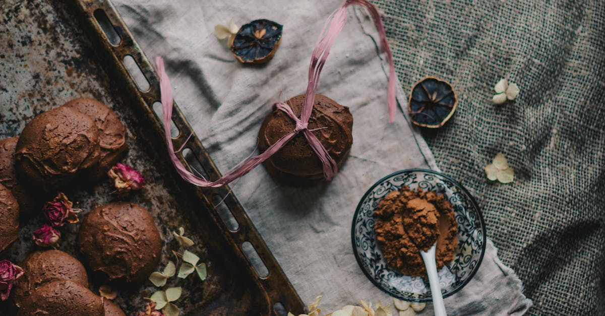 découvrez tout sur le chocolat : son histoire, ses variétés, ses bienfaits pour la santé, et les meilleures recettes gourmandes à savourer. plongez dans l'univers délicieux du chocolat !