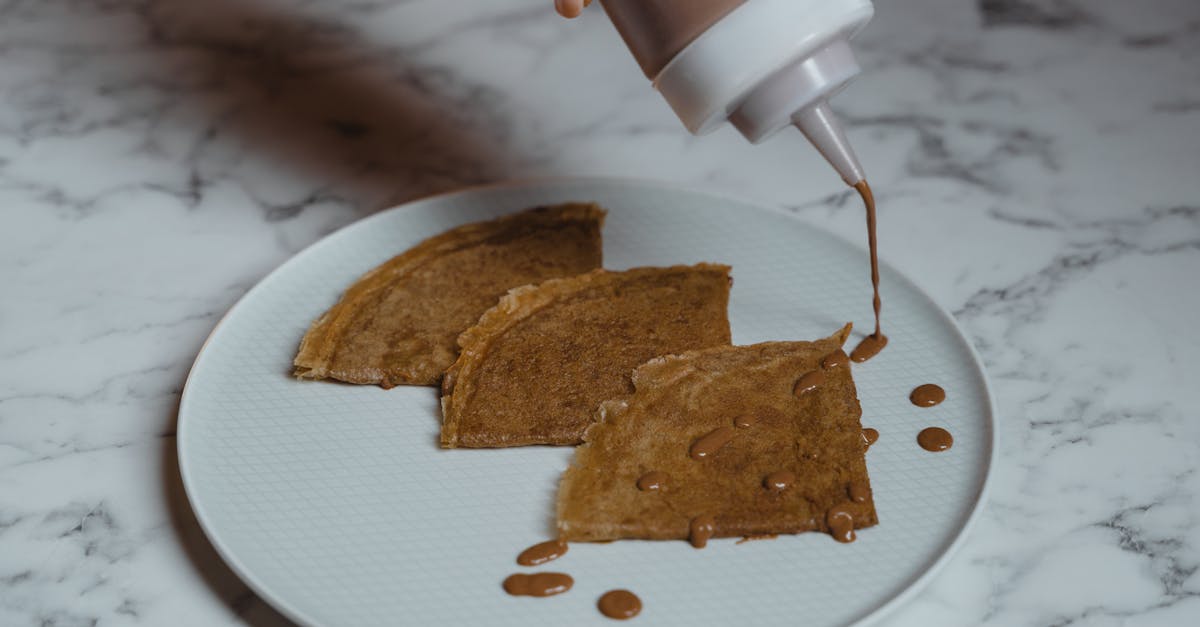découvrez comment préparer une sauce au chocolat onctueuse et gourmande, idéale pour napper vos desserts favoris : glaces, crêpes, gaufres ou fruits frais. recette facile et rapide à réaliser !