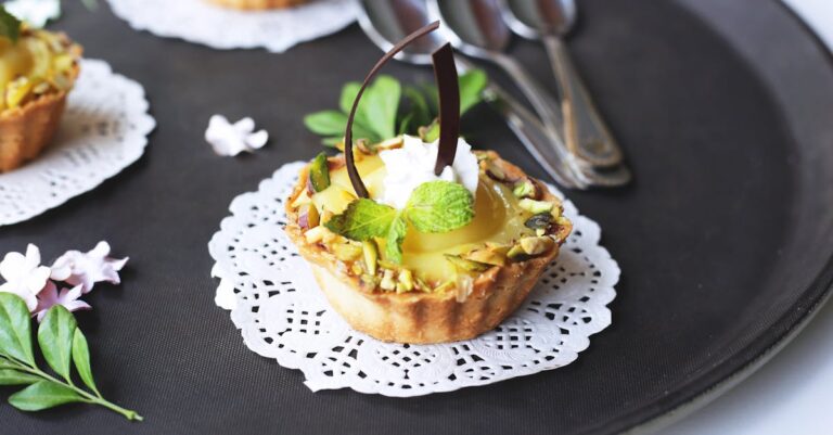découvrez notre délicieuse recette de tarte au chocolat, un dessert gourmand et facile à préparer qui plaira à toute la famille. parfaite pour toutes les occasions !