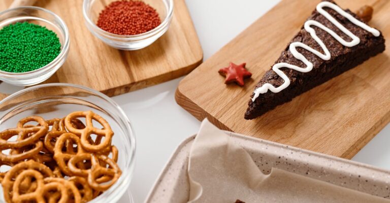 découvrez notre délicieuse recette de christmas brownies, des brownies fondants et gourmands parfaits pour les fêtes de noël. idéal pour partager en famille ou offrir en cadeau !