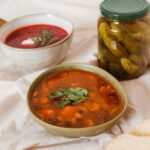 découvrez notre délicieuse recette de soupe au concombre, une entrée fraîche et légère, idéale pour l'été. facile à préparer, savourez cette soupe onctueuse pleine de saveurs et de bienfaits pour la santé.