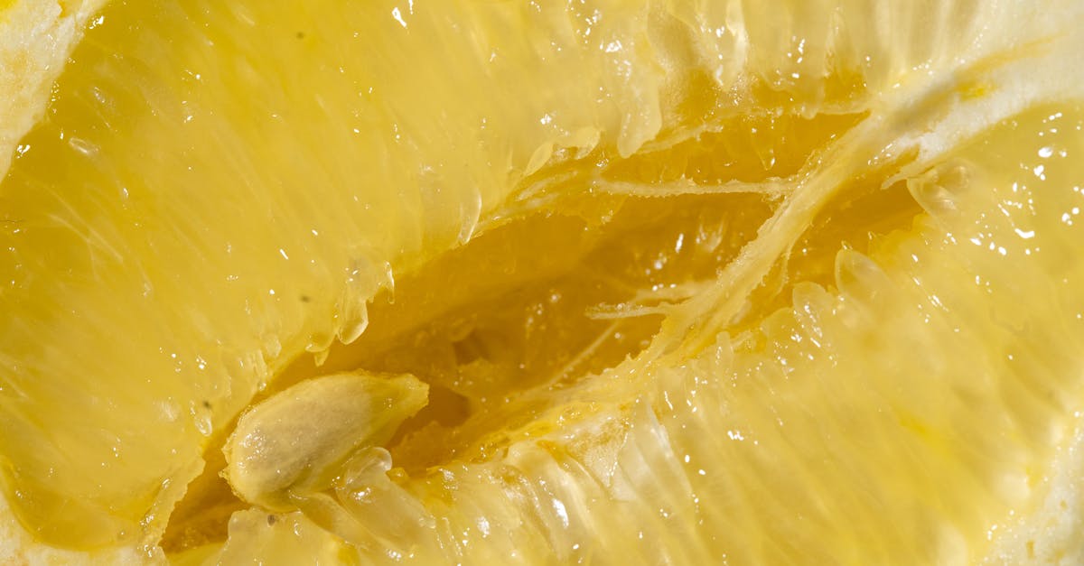 découvrez la recette classique de la tarte au citron : une pâte croustillante garnie d'une crème citronnée onctueuse et acidulée. parfaite pour un dessert frais et gourmand !