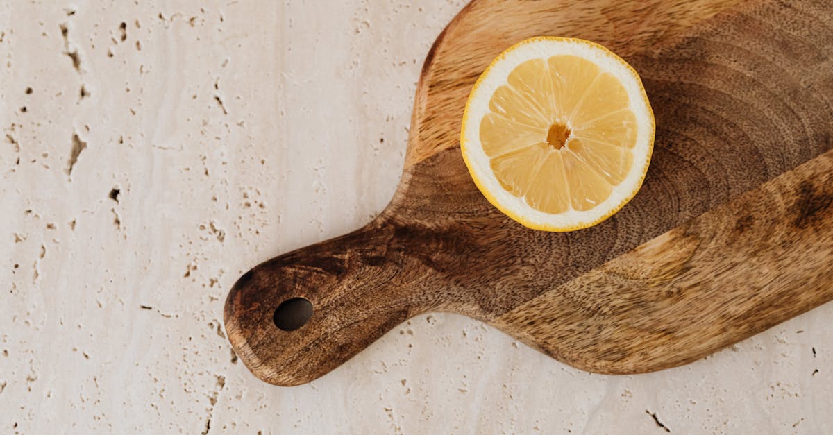 découvrez la recette savoureuse de la tarte au citron : une pâte croustillante garnie d’une crème citronnée onctueuse, parfaite pour les amateurs de desserts frais et acidulés.