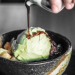 découvrez le matcha, une poudre de thé vert japonaise réputée pour ses bienfaits antioxydants, ses saveurs uniques et ses usages variés en cuisine et boissons.