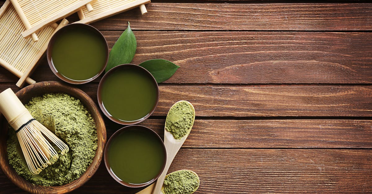 découvrez tout sur le matcha : ses bienfaits, son histoire et toutes les façons de le savourer au quotidien. apprenez à préparer ce thé vert japonais exceptionnel et profitez de ses atouts santé !