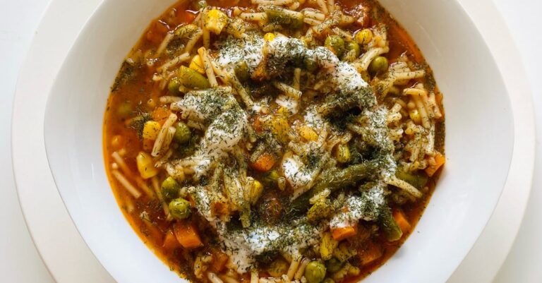 découvrez notre délicieuse soupe aux pois cassés, une recette réconfortante et savoureuse, parfaite pour les repas d'hiver. facile à préparer et riche en saveurs, elle ravira petits et grands.