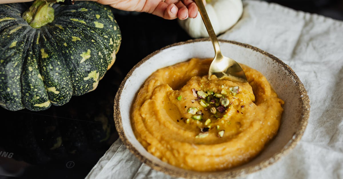 découvrez notre délicieuse recette de soupe de courge, une entrée réconfortante et savoureuse, parfaite pour les journées fraîches. facile à préparer et pleine de saveurs d'automne !