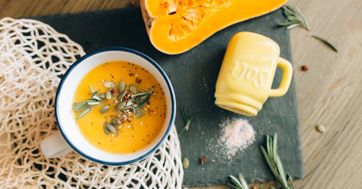 découvrez une délicieuse recette de soupe de courge, facile à préparer, onctueuse et idéale pour réchauffer vos soirées d'automne. un plat sain, savoureux et réconfortant !