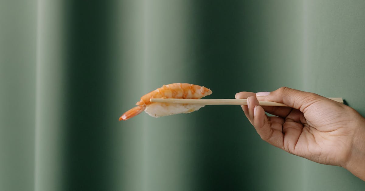 découvrez comment préparer un riz à sushi parfait : étapes simples, ingrédients essentiels et astuces pour obtenir une texture moelleuse, idéale pour vos recettes de sushi maison.