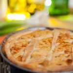 découvrez notre délicieuse recette de tarte aux courgettes, facile à préparer et parfaite pour un repas sain et savoureux. idéale en entrée ou pour un dîner léger, cette tarte met à l’honneur la courgette avec une pâte croustillante et une garniture fondante.