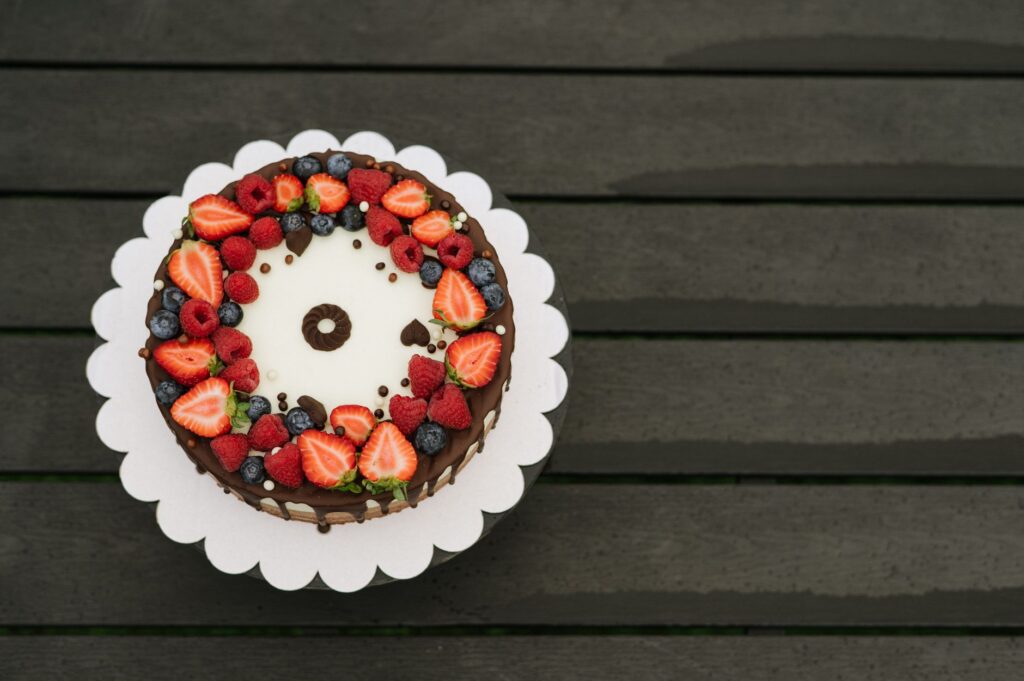 Photos gratuites de art culinaire, baies, cake au chocolat