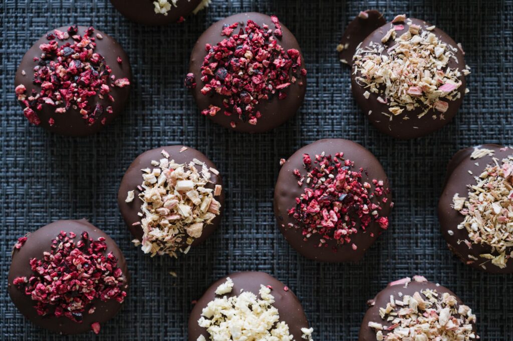 Photos gratuites de artisanal, baies, baies enrobées de chocolat
