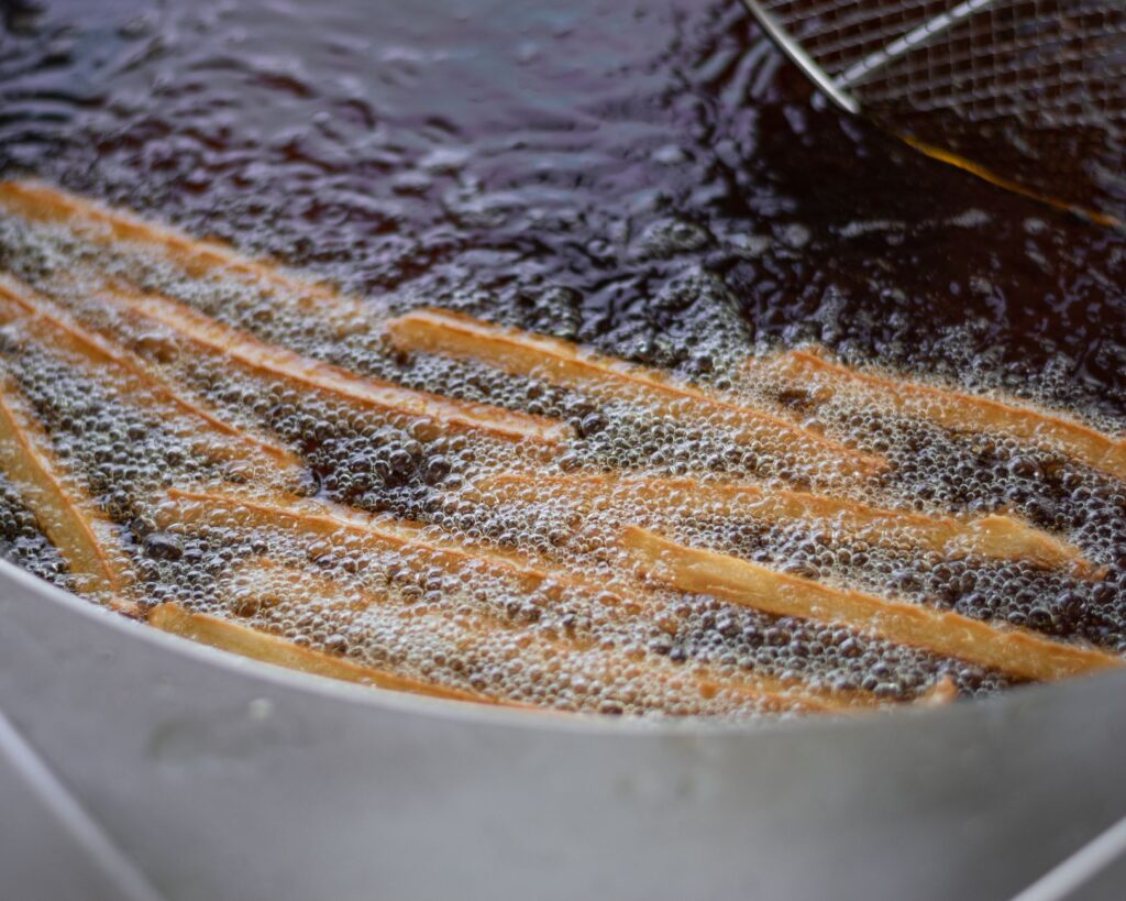 Poudre Brune Et Blanche Dans Un Bol En Acier Inoxydable